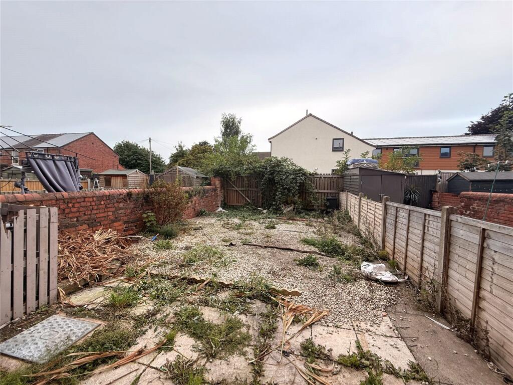 House in Chesterfield, Derbyshire - More