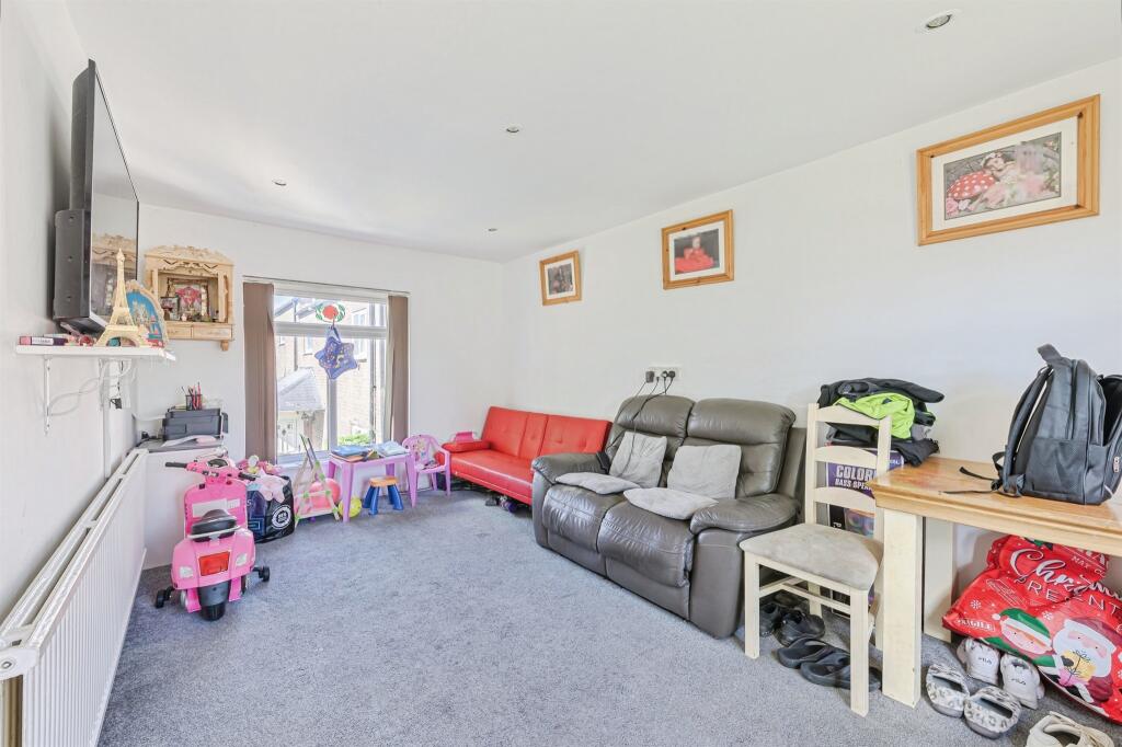 Apartment in Tamworth, Staffordshire - View 2
