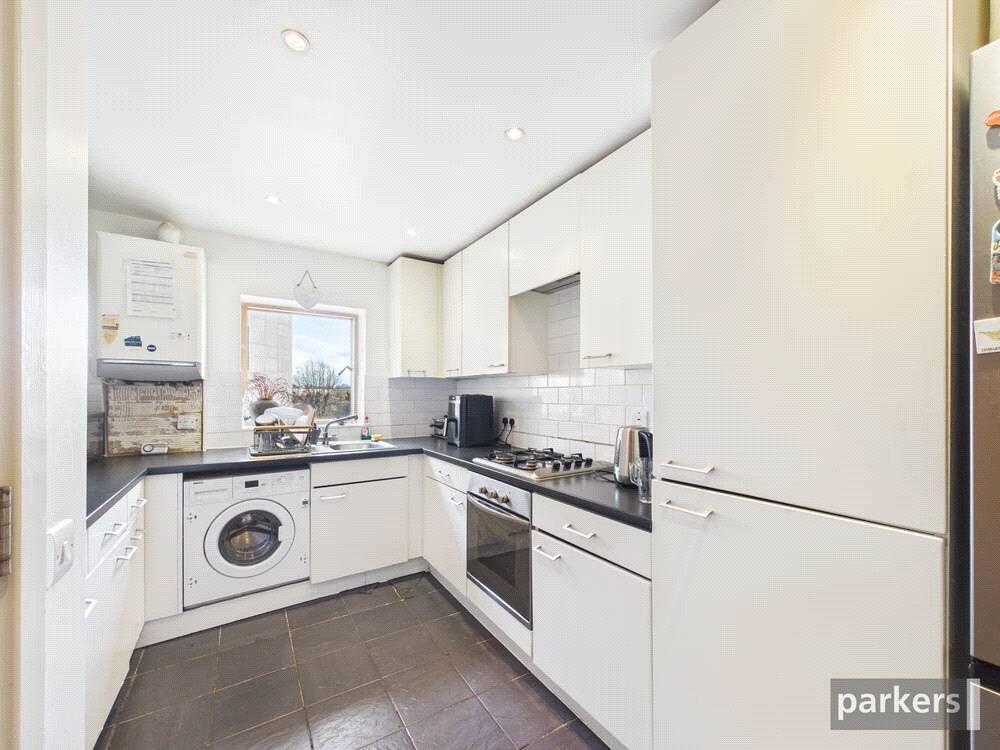 Basingstoke Road, Reading, Berkshire, RG2 photo 4
