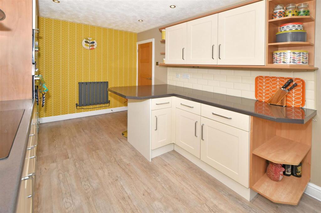 House in Crewe, Wistaston - More