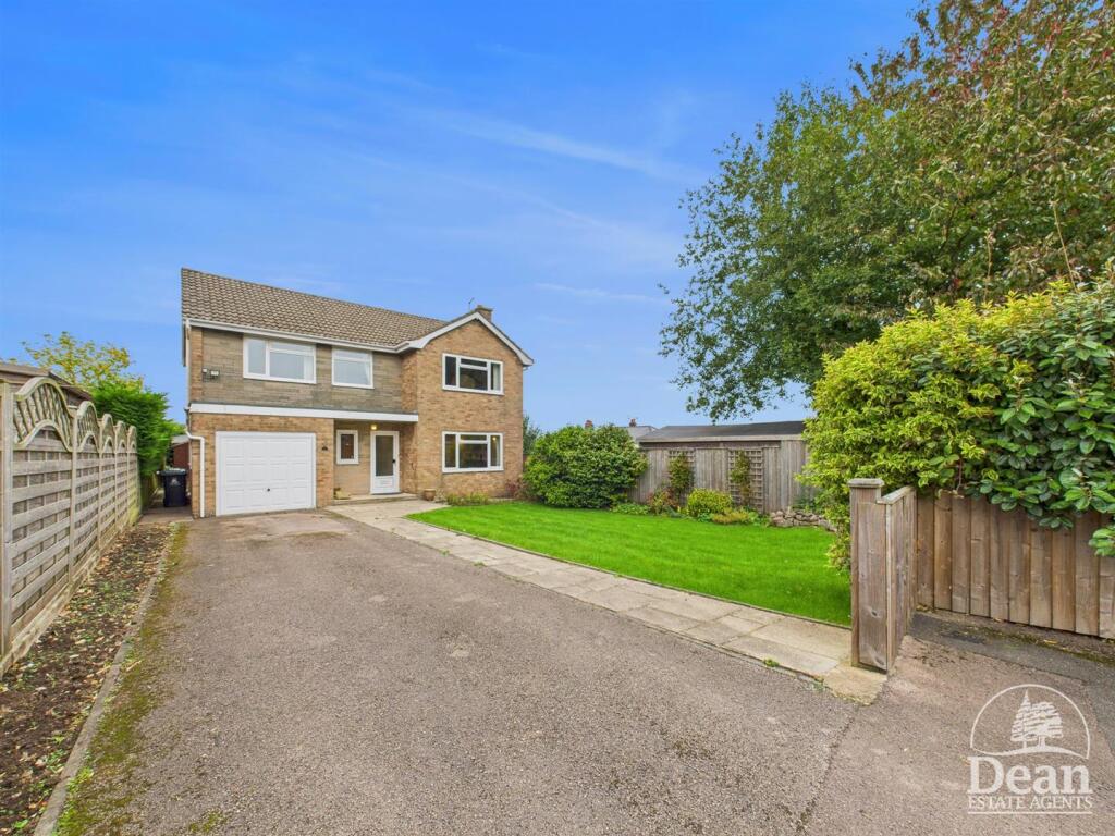 4-bed detached on Fairfield Close, Coleford, £375,000