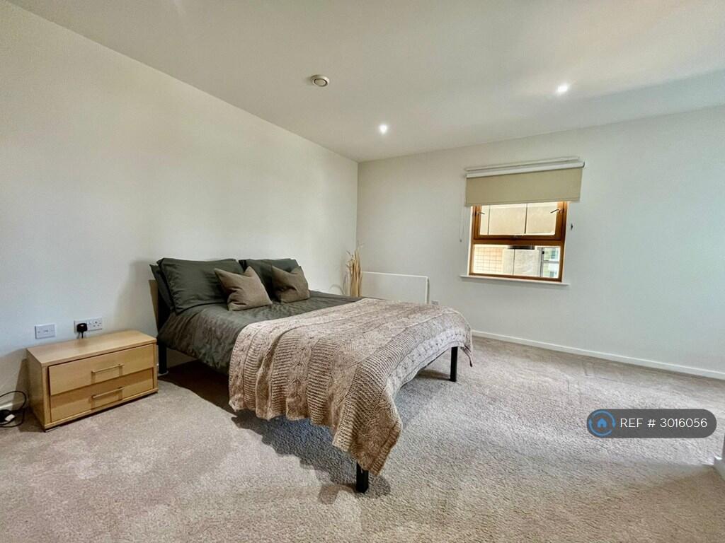 Apartment in Leeds, West Yorkshire - More