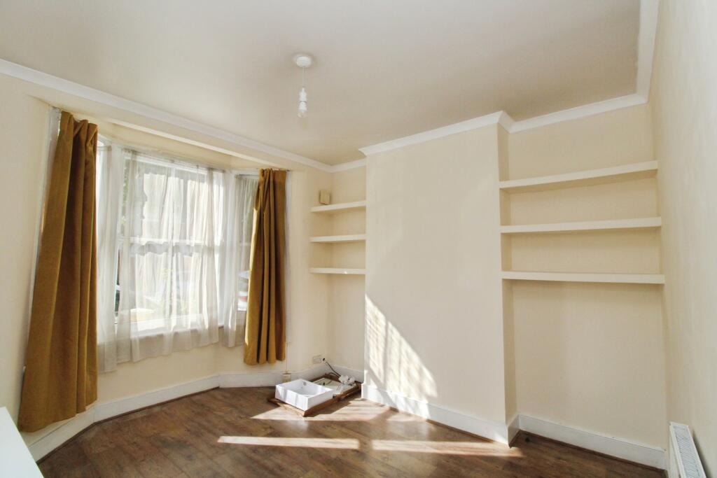 Apartment in London, Summerstown - View 3