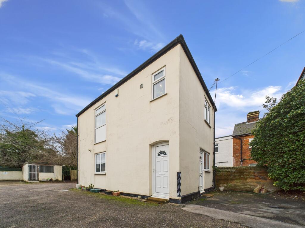 1-bed flat on School Road, Tilehurst, RG31, £150,000