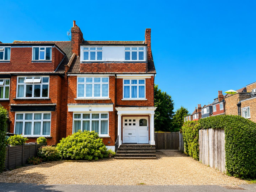 3-bed flat on Albion Road, South Sutton, £400,000