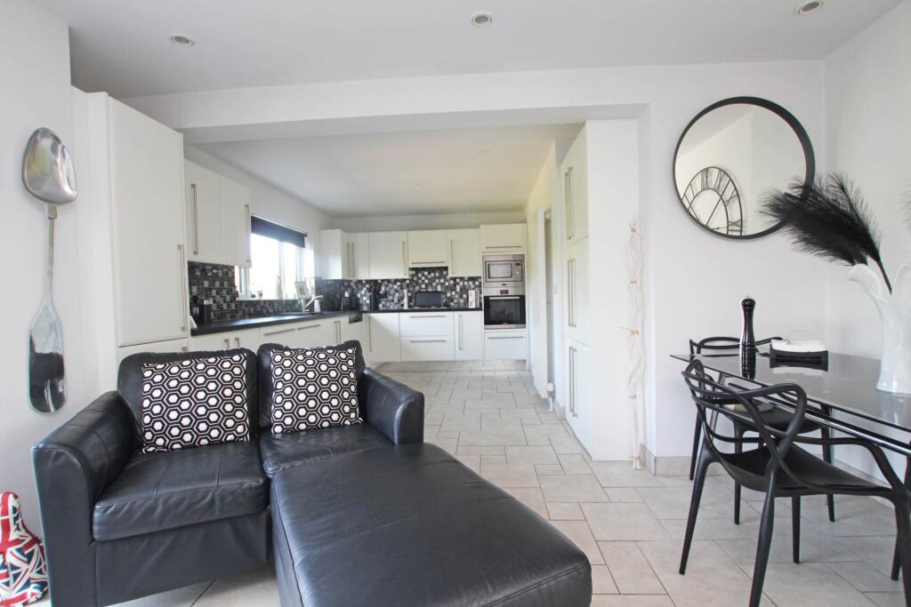 Compton Drive, Eastbourne, BN20 8BX photo 4