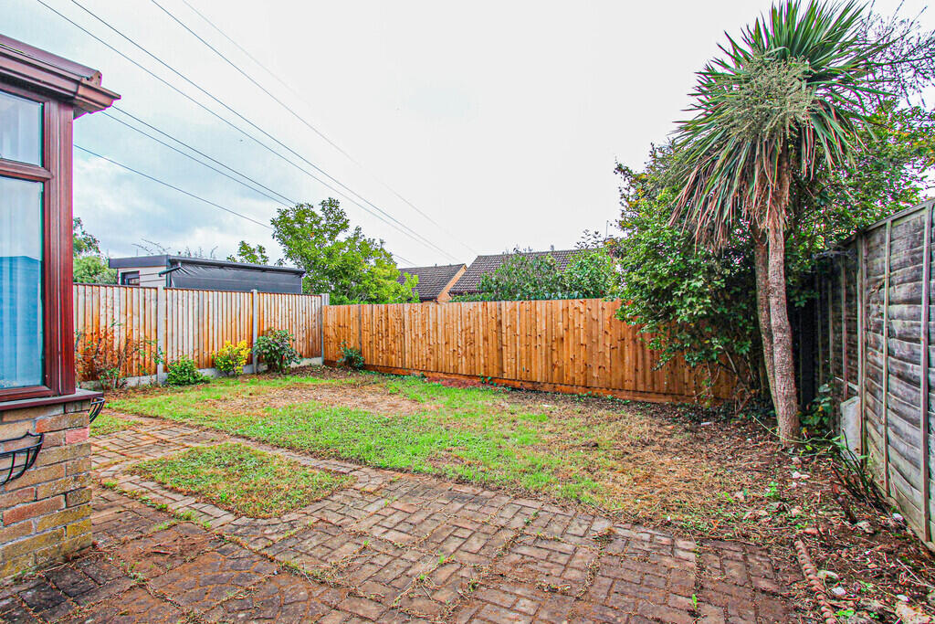 House in Irthlingborough, North Northamptonshire - View 3