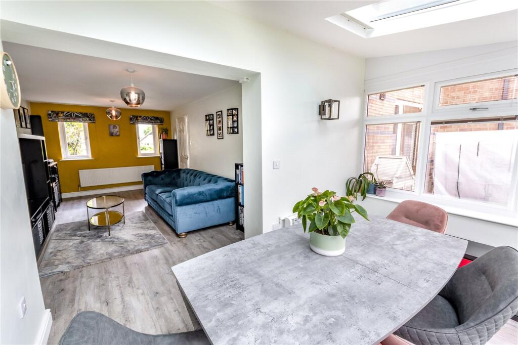 26, Shining Cliff Court photo 3
