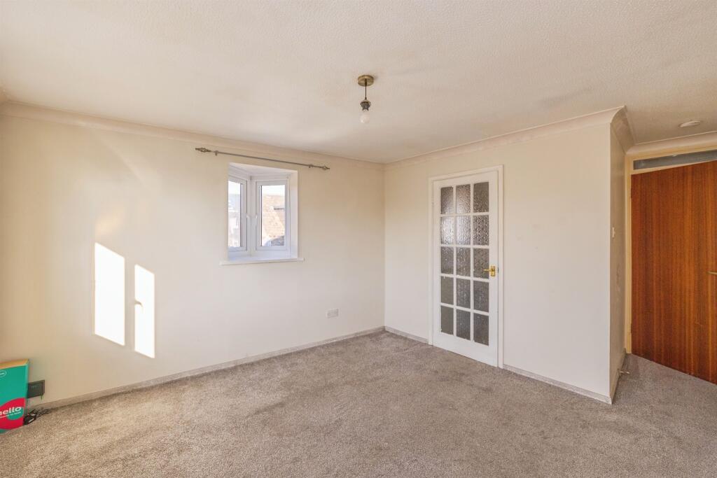 Apartment in Portsmouth, Southsea - View 2