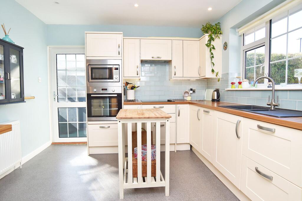 Rossett Holt Drive, Harrogate, HG2 photo 3