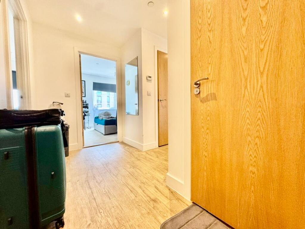 Apartment in Luton - More