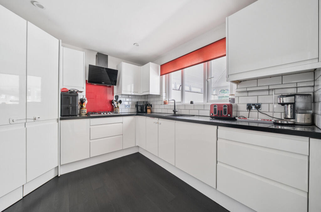 Medstead Road, Havant, PO9 - View 3