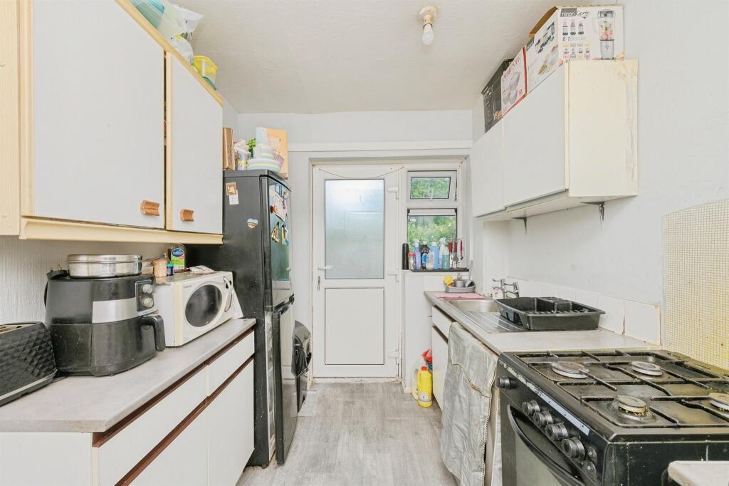 Whitehead Drive, Minworth, Sutton Coldfield photo 5