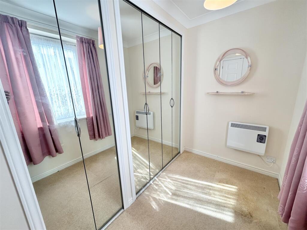 Apartment in Thanet, Cliftonville West, Cliftonville - More