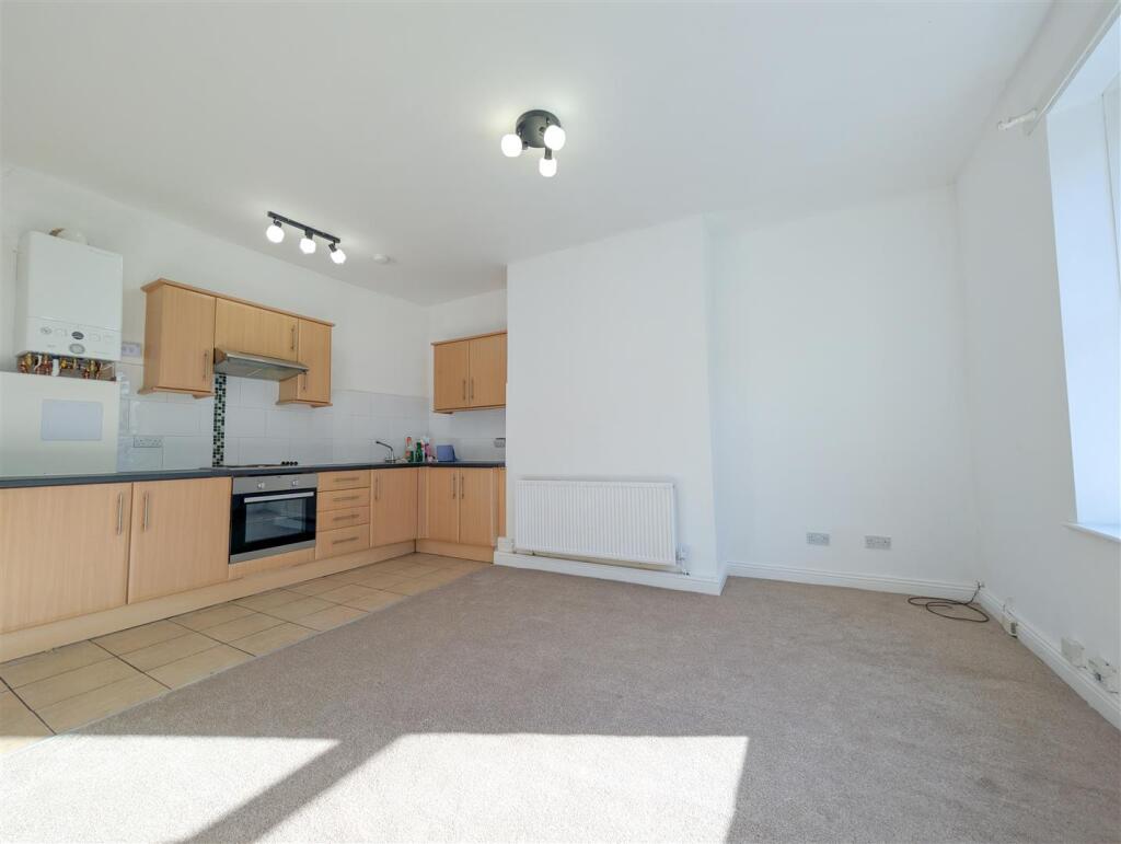 House in Huddersfield - View 2