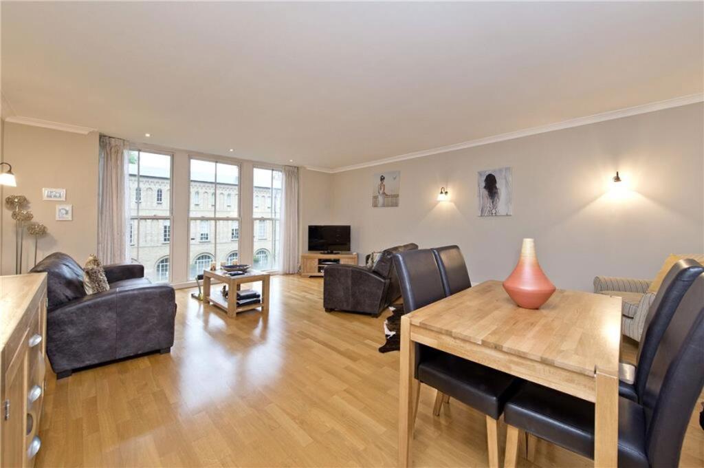 Main image of property: Bredin House, London