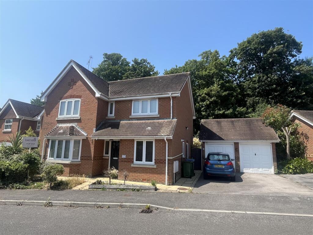 4-bed detached on Shearwater Avenue, Fareham, Hampshire, £600,000