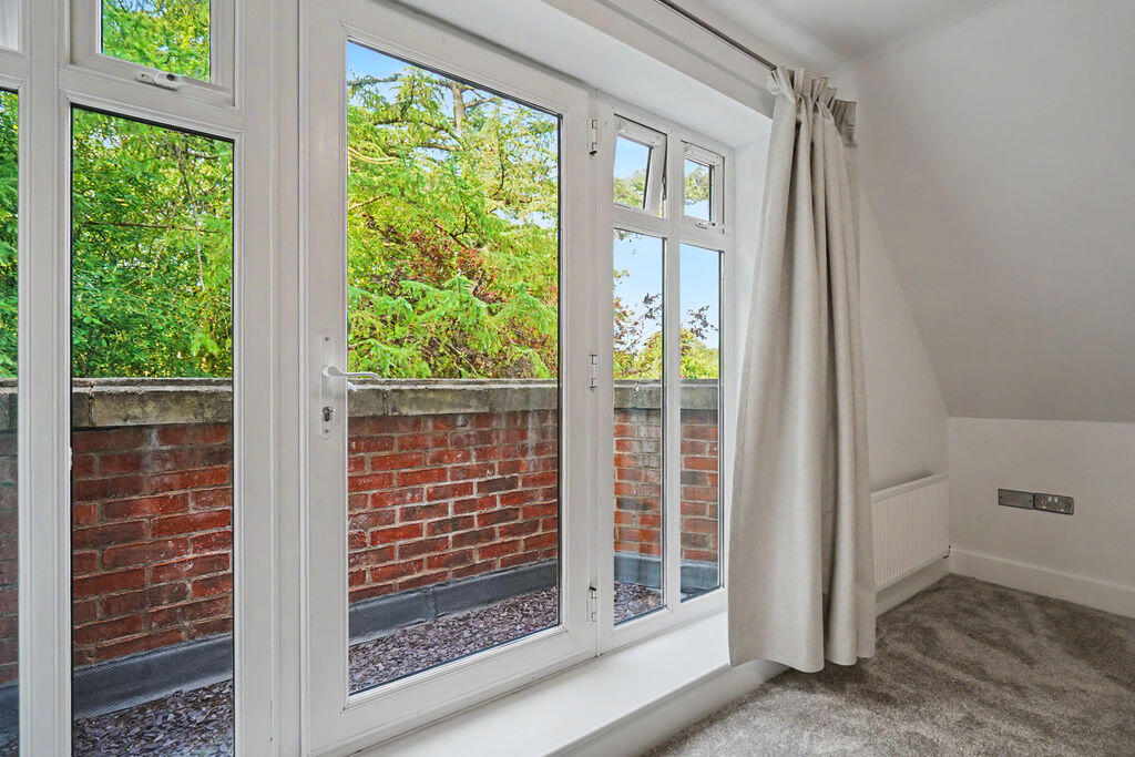 Apartment in Leeds, Alwoodley - More