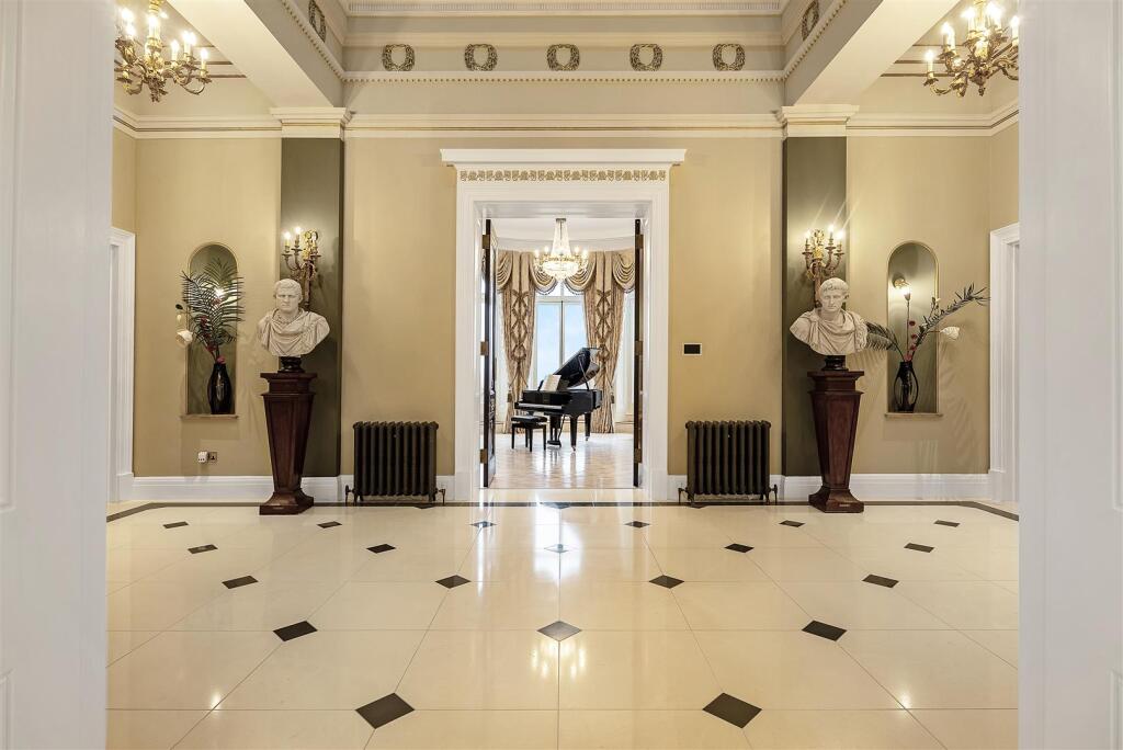 House in London, Keston Mark - View 5