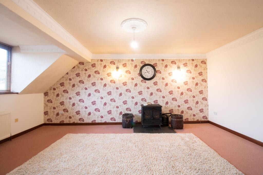 House in Risca, Pontymister - More