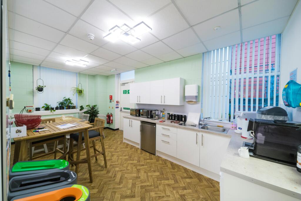 Kitchen / Break out space