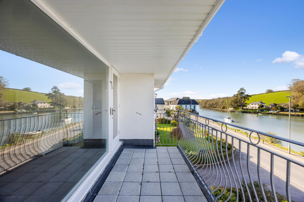 Riverside, Embankment Road photo 4