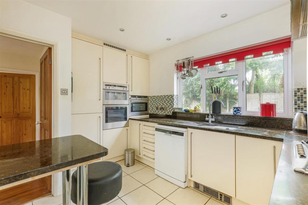House in Gloucester - View 4