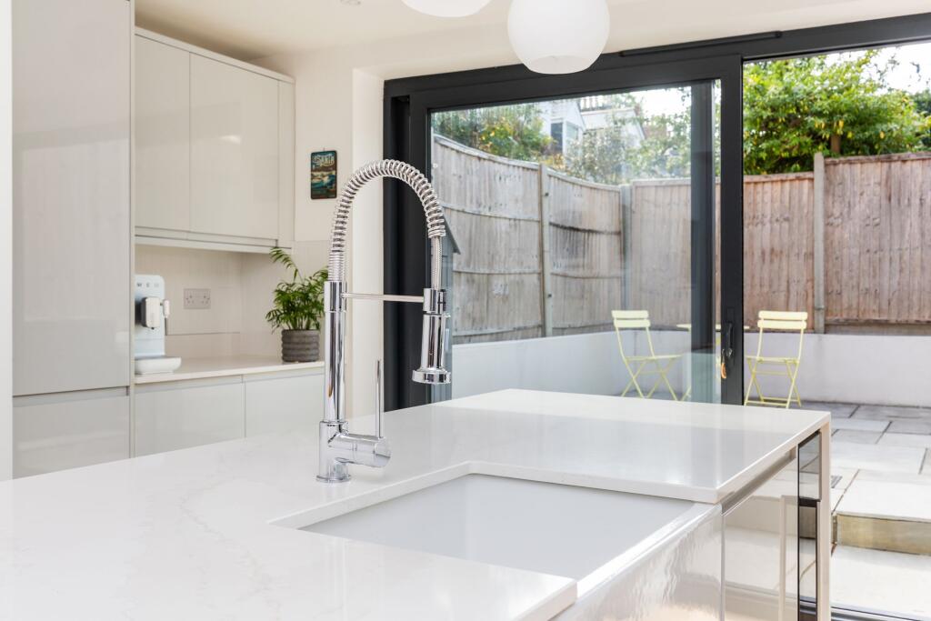 House in Winchester, Hampshire - View 3
