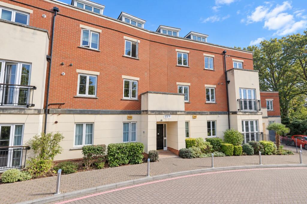 2-bed flat on Bassett, Southampton, £280,000