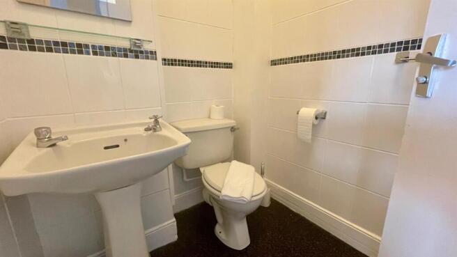 EN-SUITE SHOWER ROOM
