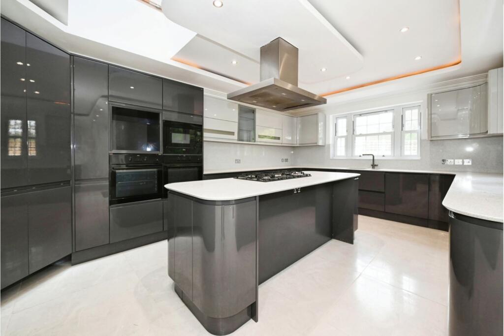 House in Slough, Sunninghill and Ascot - View 4