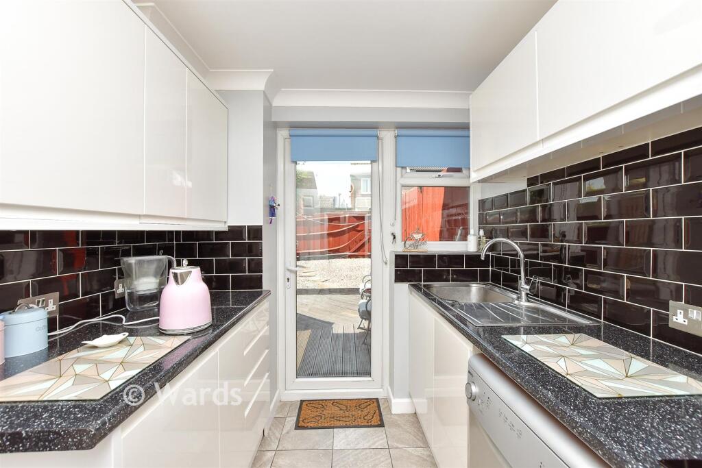 House in Tonbridge and Malling, Snodland - More