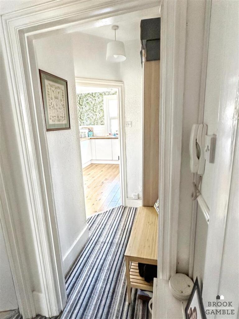 75 Vicarage Road, Eastbourne photo 4