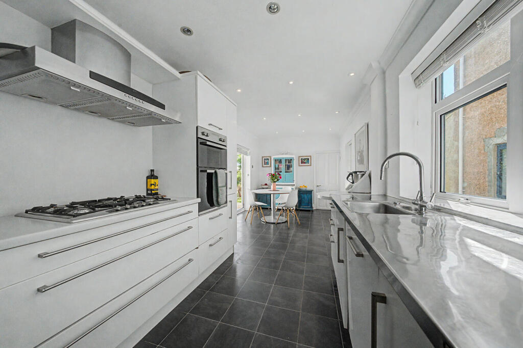 House in Brighton - View 3