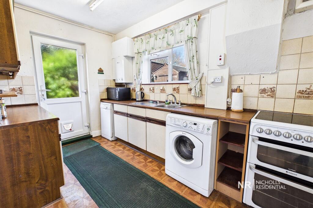House in London, Royal Borough of Kingston upon Thames - More
