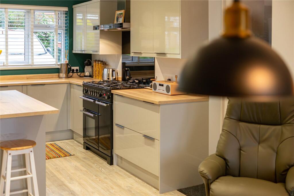 Trefoil Close, Malvern, Worcestershire, WR14 photo 4