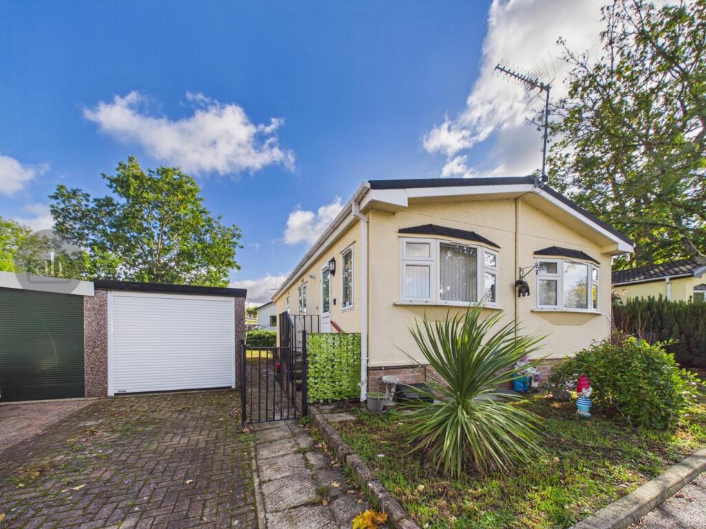 2-bed caravan on Shepherds Grove Park, Stanton, £115,000