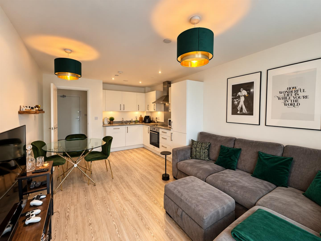 House in Dacorum, The Image - More