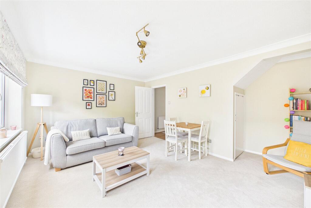 House in Surrey Heath, Lightwater, Windlesham - More