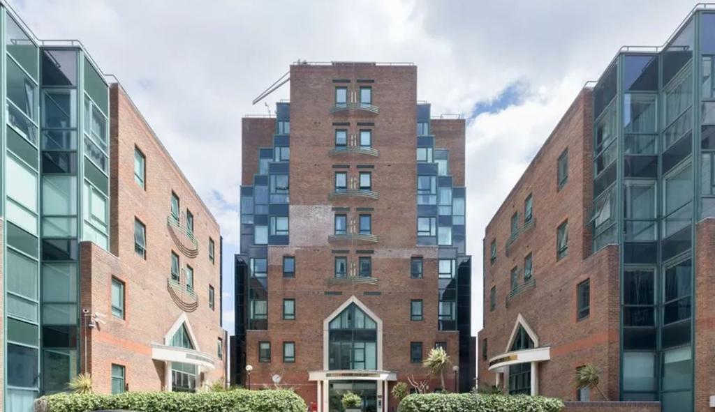 Main image of property: Lanark Square, LimeHarbour, Cross Harbour, Canary Wharf, London, E14 9QD