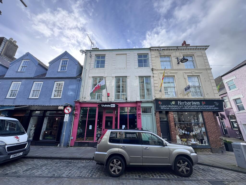 Main image of property: 36 High Street, Caernarfon, Gwynedd LL55 1RH