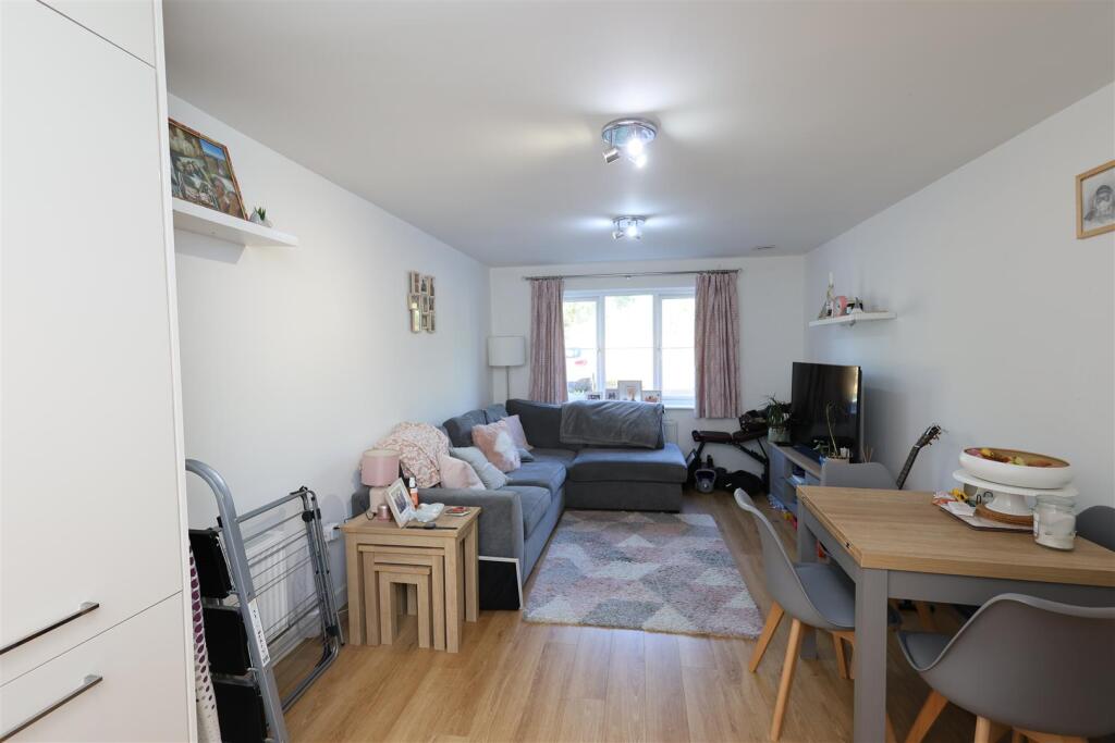 Apartment in Sevenoaks, Dunton Green - View 4