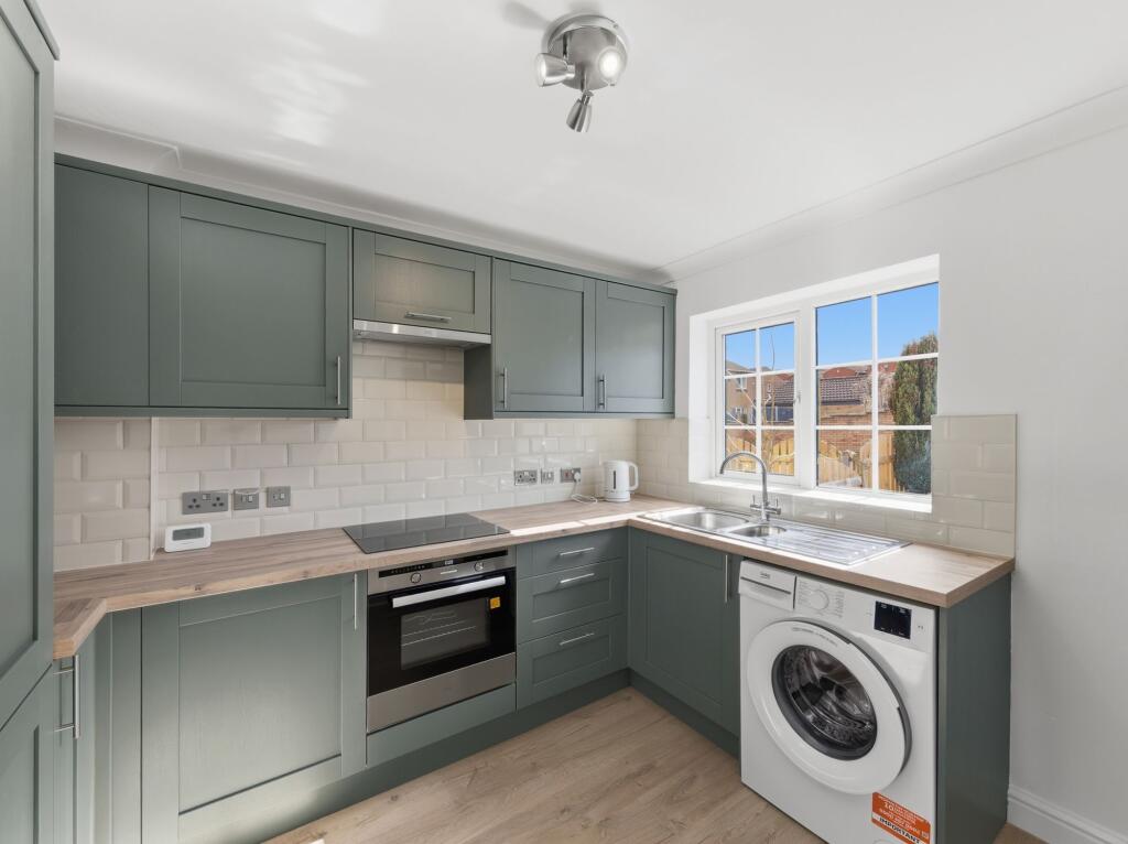 Lindwall Court, Worksop, S81 photo 2