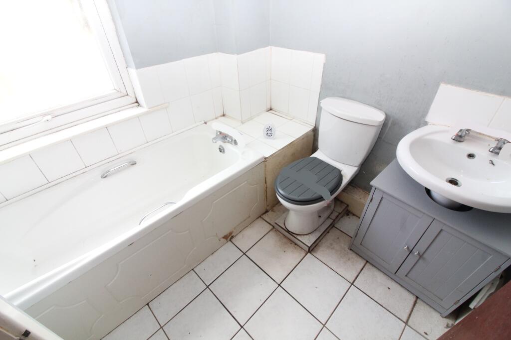Ground Floor Flat, 2 Ashburton Road, Blackpool, Lancashire FY1 2PE photo 4