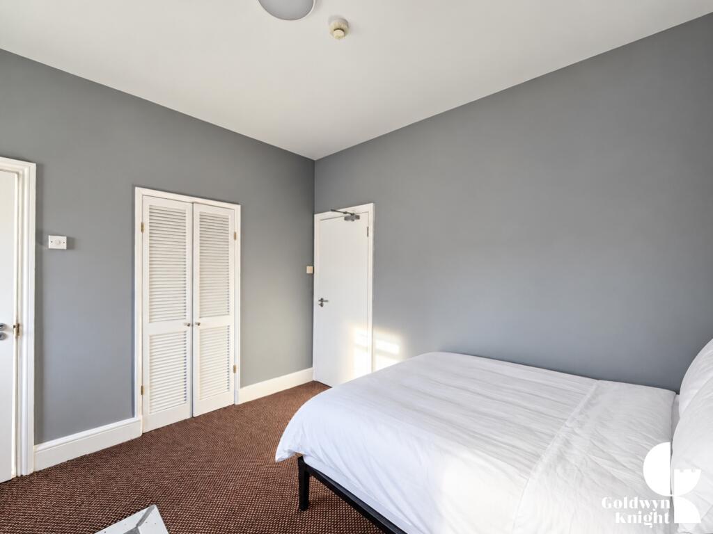 Apartment in Watford - View 3