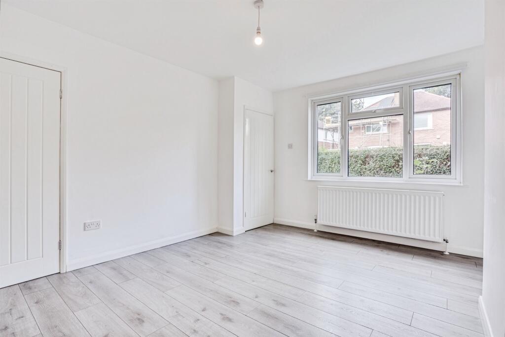 House in Wakefield, Flanshaw - More