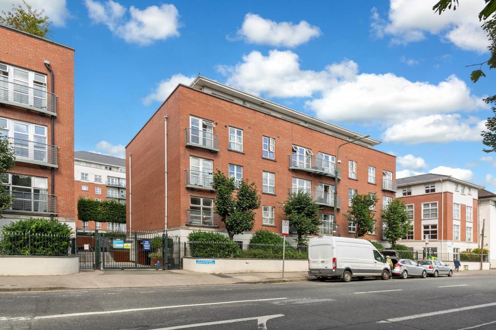 Main image of property: 41 The Waterside, Charlotte Quay, Grand Canal Dock, Dublin 4, D04 KF88