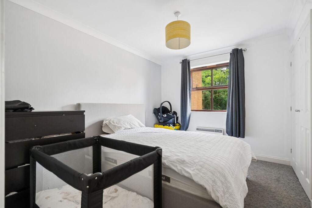 Apartment in Watford, North Watford - More