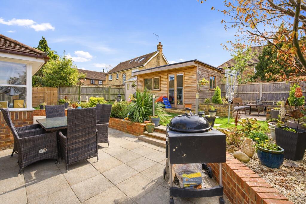 House in Dunstable, Central Bedfordshire - View 4