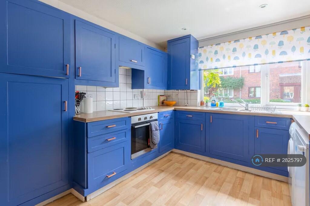 3 bedroom end of terrace house for rent